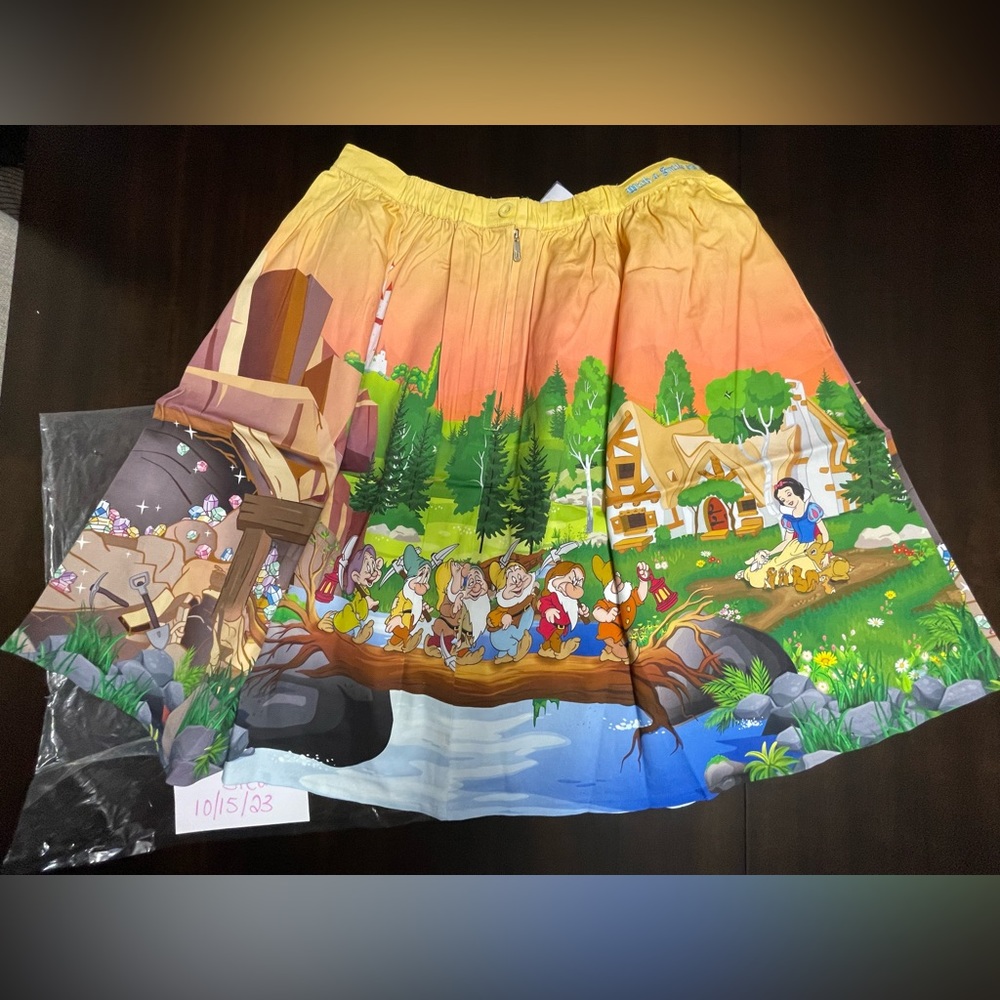 Snow White & the Seven Dwarfs Loungefly Skirt with Pin